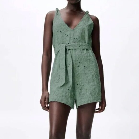 Zara Large Eyelet Lace Romper Women’s L Sage Green Cotton Blend Tie Waist Boho - Picture 1 of 9